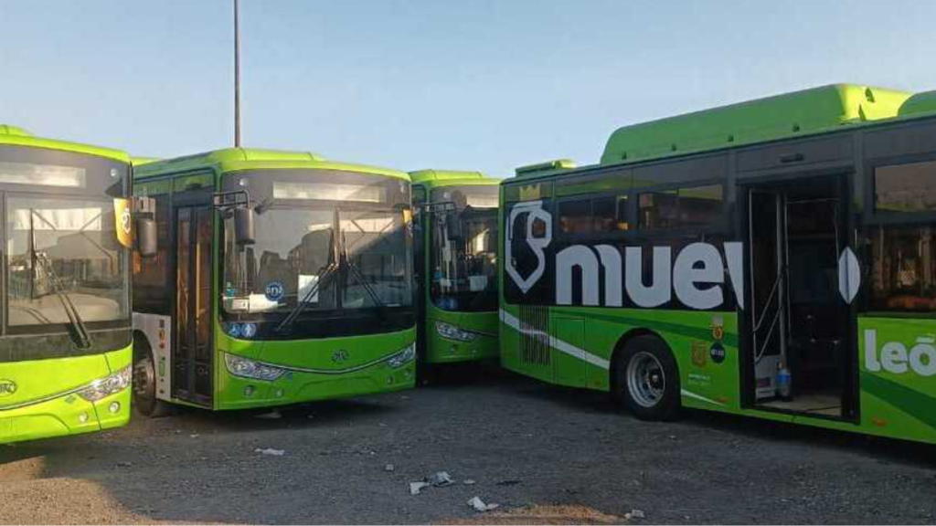 Camiones Nl - Enbroncados Camiones Chinos Continúan Parados Ante Falta De Mantenimiento.