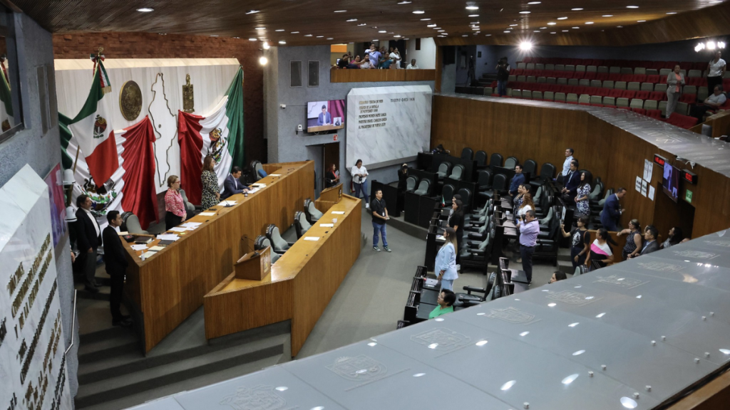Congreso - Enbroncados Congreso Pide Investigación Federal Por Arrendamiento De Camiones Del Gobierno De Nl.