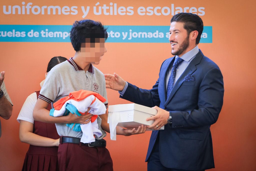 Amigos De Samuel García, Grupo Dos Banderas, Contratos Millonarios, Apoyo Escolar, Grupo Textilero Cal