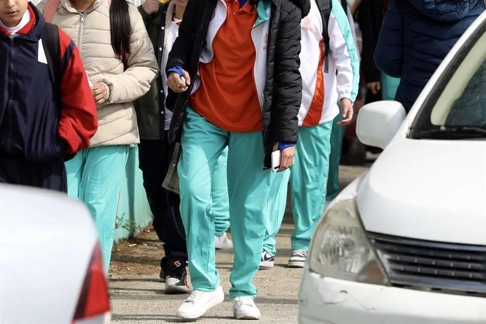 Uniformes-de-samuel-propaganda-de-mc-uso-electoral-educación-pública