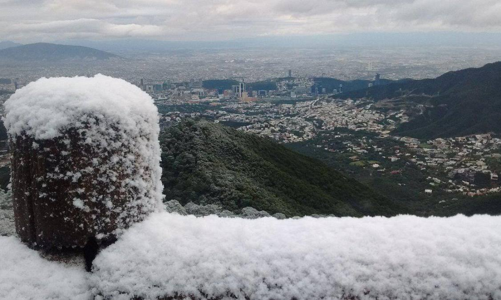 Turistas-en-chipinque-aguaneive-nuevo-león-parque-ecológico