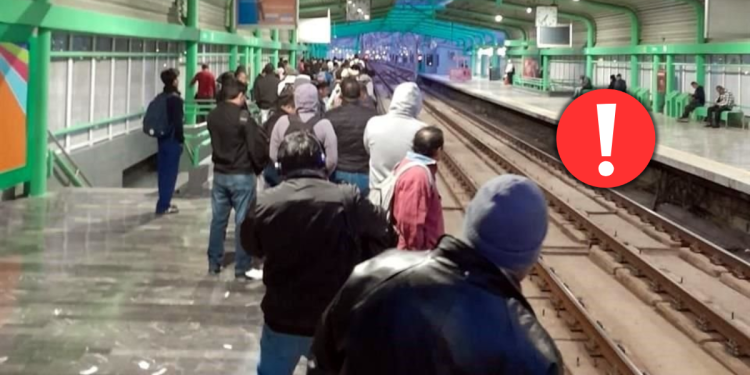 Enbroncados Otra Vez Una Falla Menor Deja a Usuarios De L1 Atorados En El Metro - Enbroncados