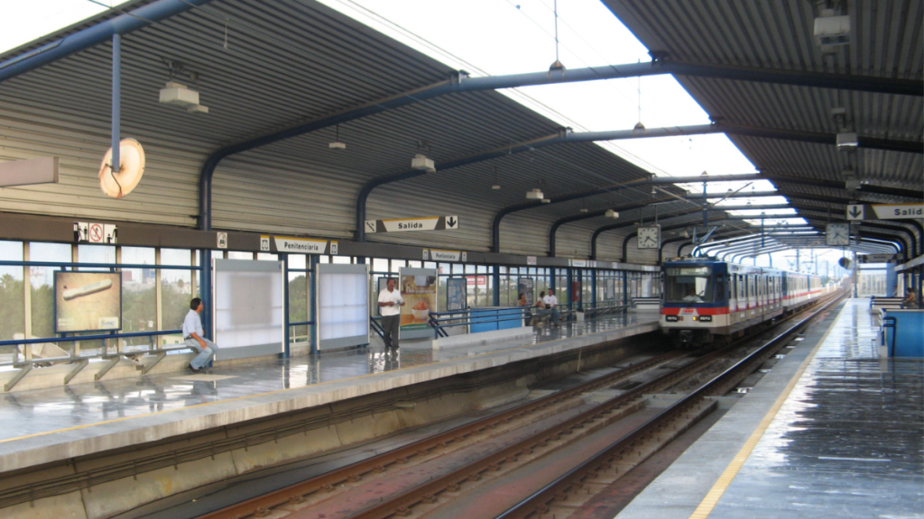 Línea-1-del-metro-nuevo-león-usuarios-atrapados-falla-de-servicio