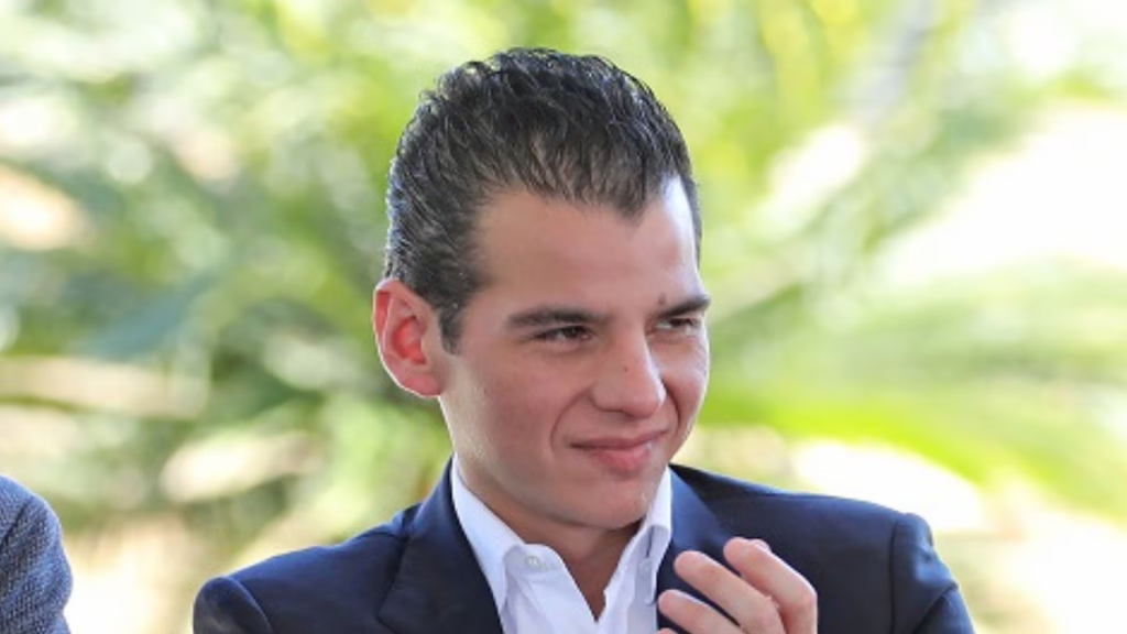 Miguel-flores-con-adela-micha-centro-de-las-artes-promoción-política-delito-electoral-gubernatura-de-nuevo-león