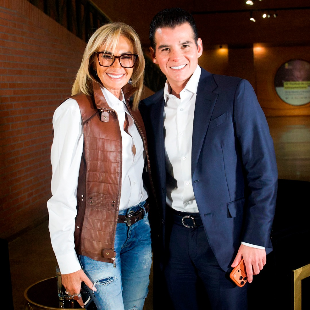 Miguel-flores-con-adela-micha-centro-de-las-artes-promoción-política-delito-electoral-gubernatura-de-nuevo-león