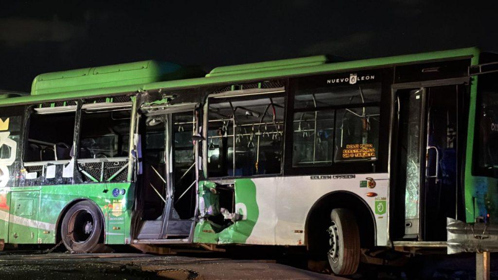 Camión Verde Accidentado En Nuevo LeÓn - Enbroncados