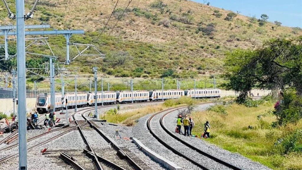 Pacocienfuegosveamosmonterrey - Especies Políticas Tren Ligero Saltillo - Especies Políticas