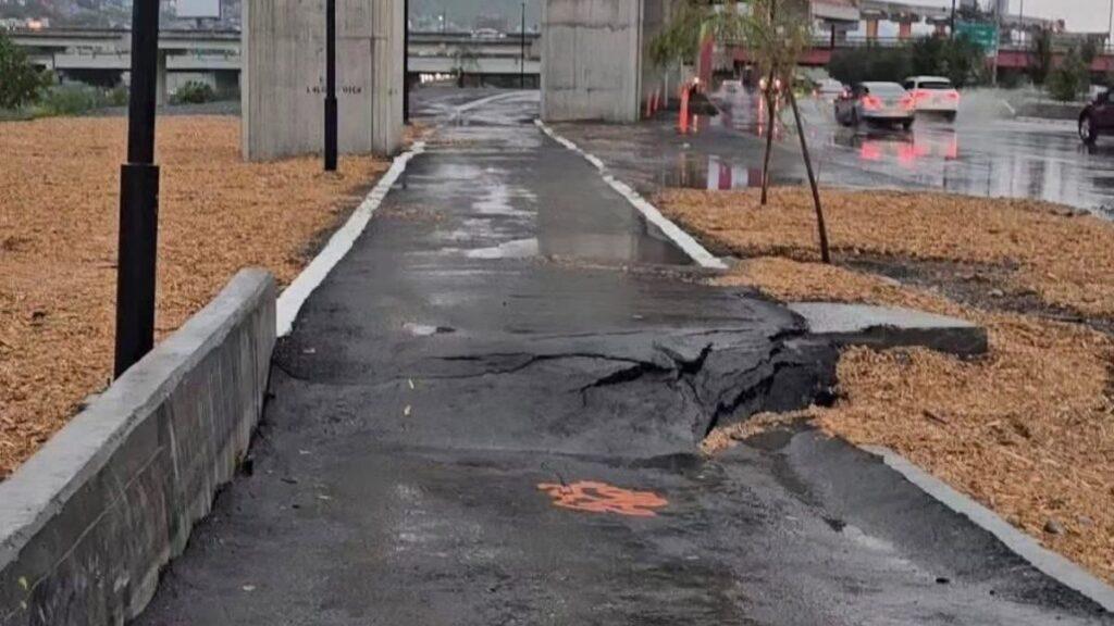 Hundimientos-en-el-parque-lineal-de-avenida-constitucion - Enbroncados Lluvias Destruyen El Nuevo Parque Lineal De Samuel García - Enbroncados
