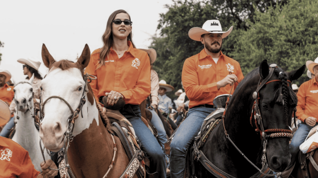 Caballos Sufren Por El Calor En La Cabalgata Norteña - Enbroncados