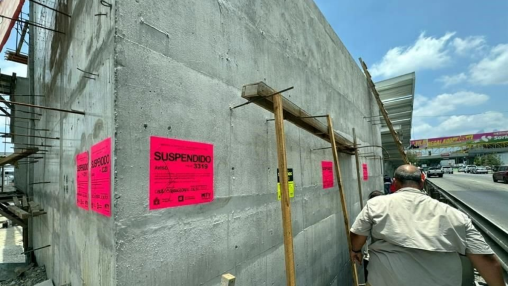 Como-afecta-el-puente-peatonal-al-edificio-lalo - Enbroncados Construcción Del Puente De La Virgen Es Suspendida Por Tapar El Pluvial - Enbroncados
