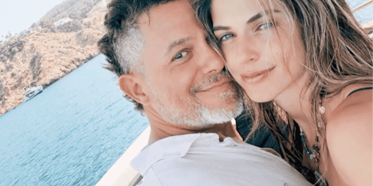 Stephanie Cayo Y Alejandro Sanz - Enbroncados Alejandro Sanz Y Stephanie Cayo - Enbroncados