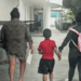 Niños Extraviados En Barrio Antiguo Por Confusión - Enbroncados - Enbroncados