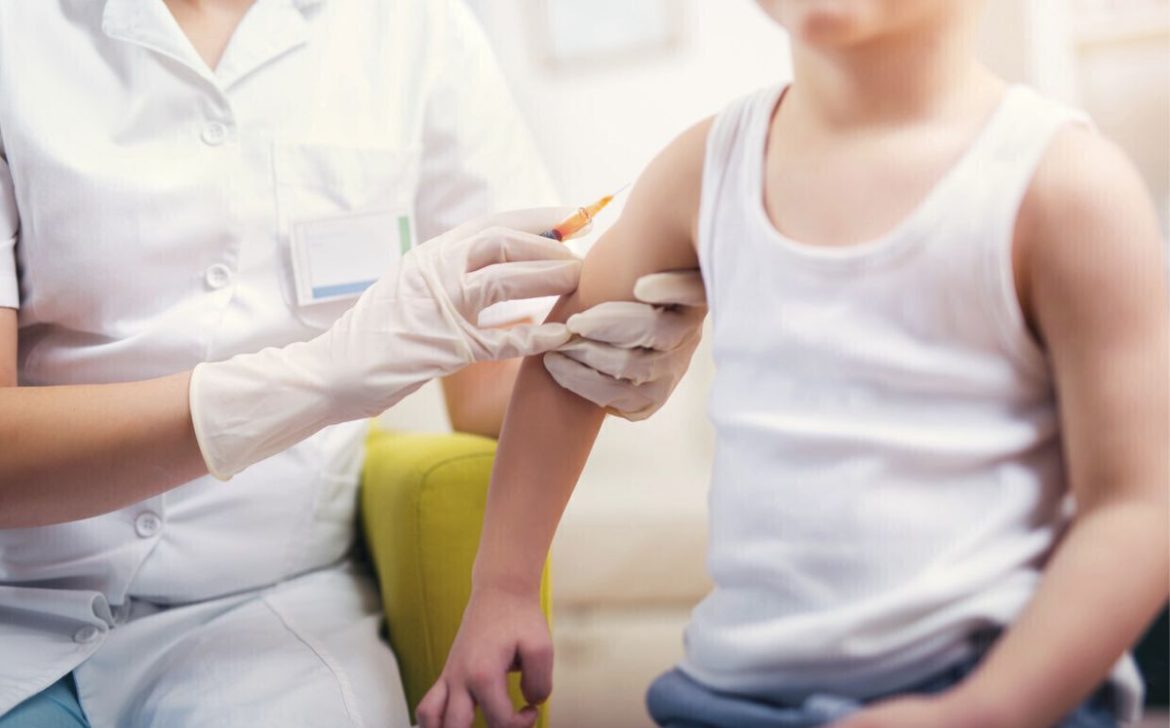 Solo 3 de cada 10 niños regios cuentan con todas sus vacunas