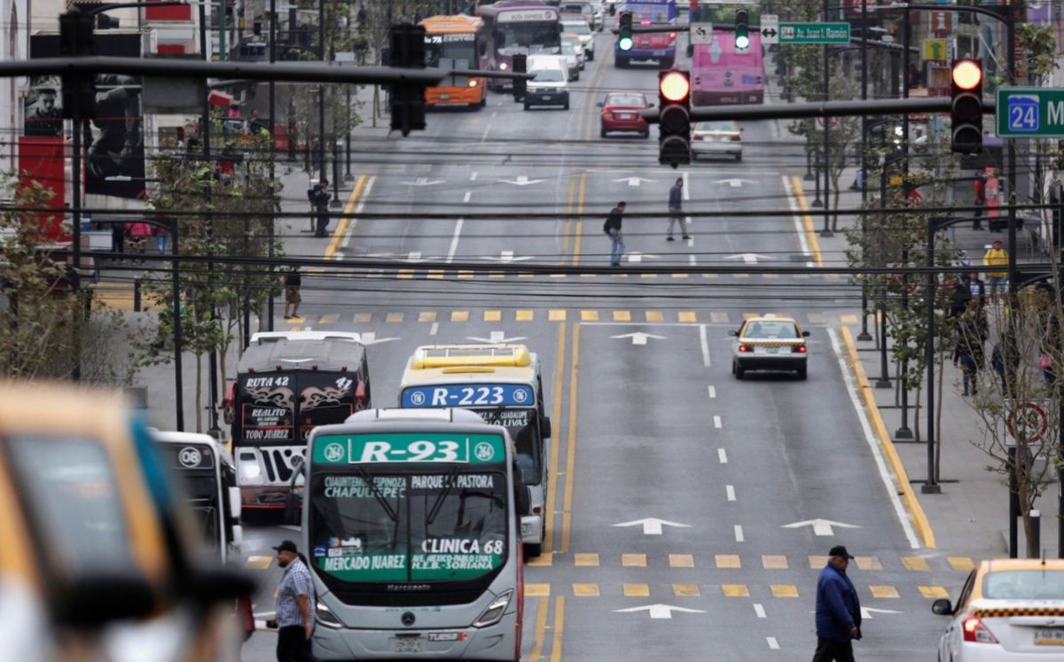 Transporte público en Nuevo León roba hasta un tercio del día a usuarios