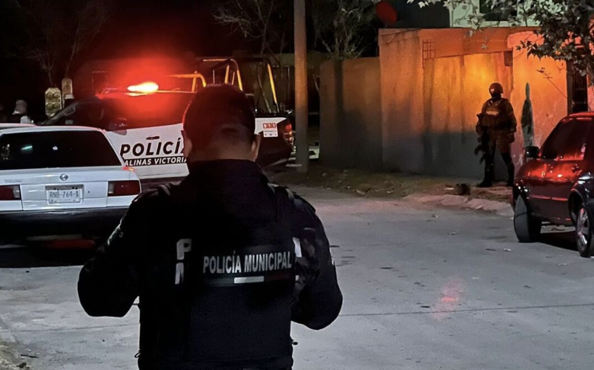 Matan a tres policías en Salinas Victoria