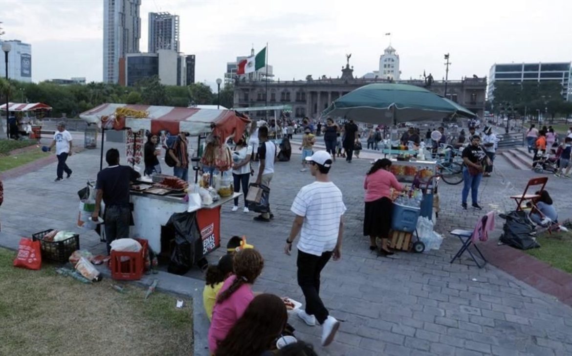 Nuevo León: hay un alza de vendedores callejeros