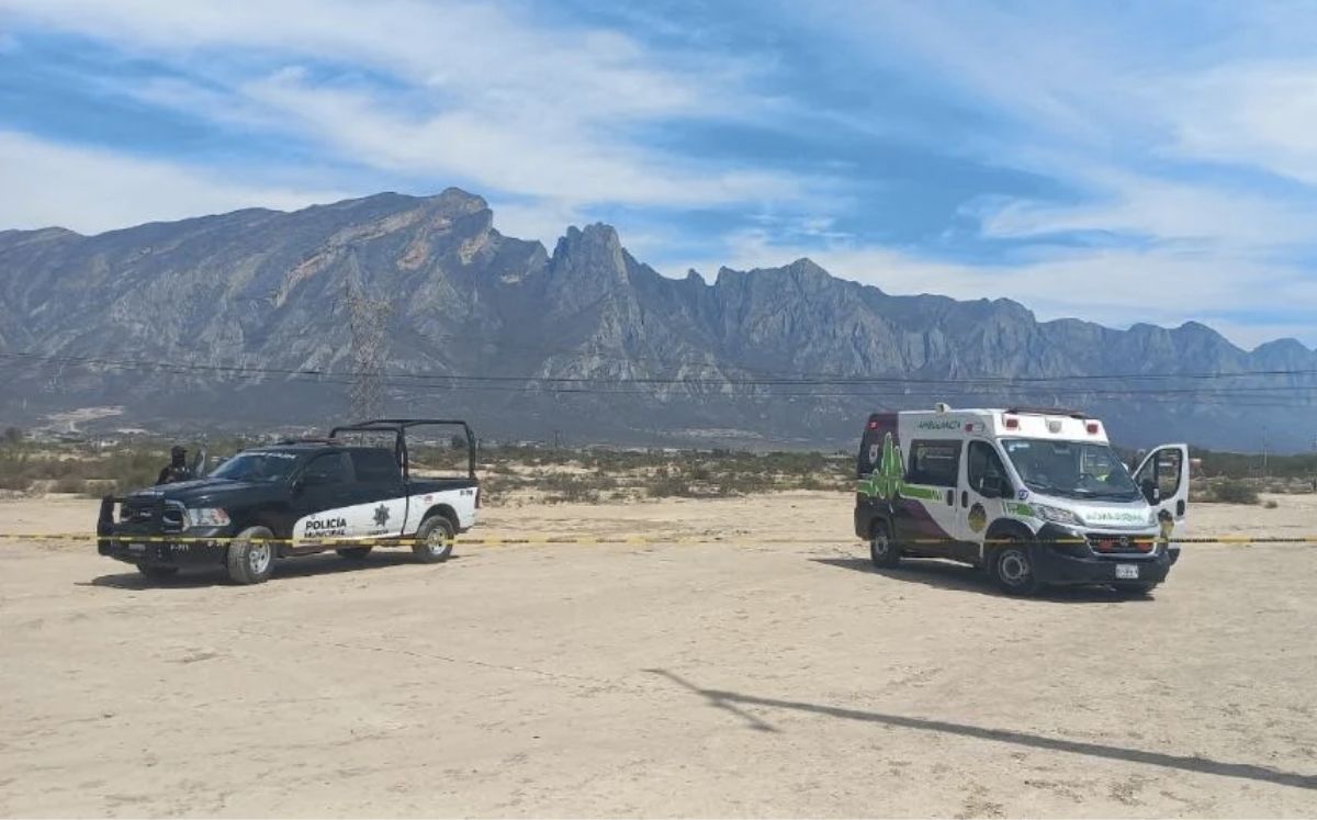 Localizan cuerpo maniatado en terreno baldío en García NL