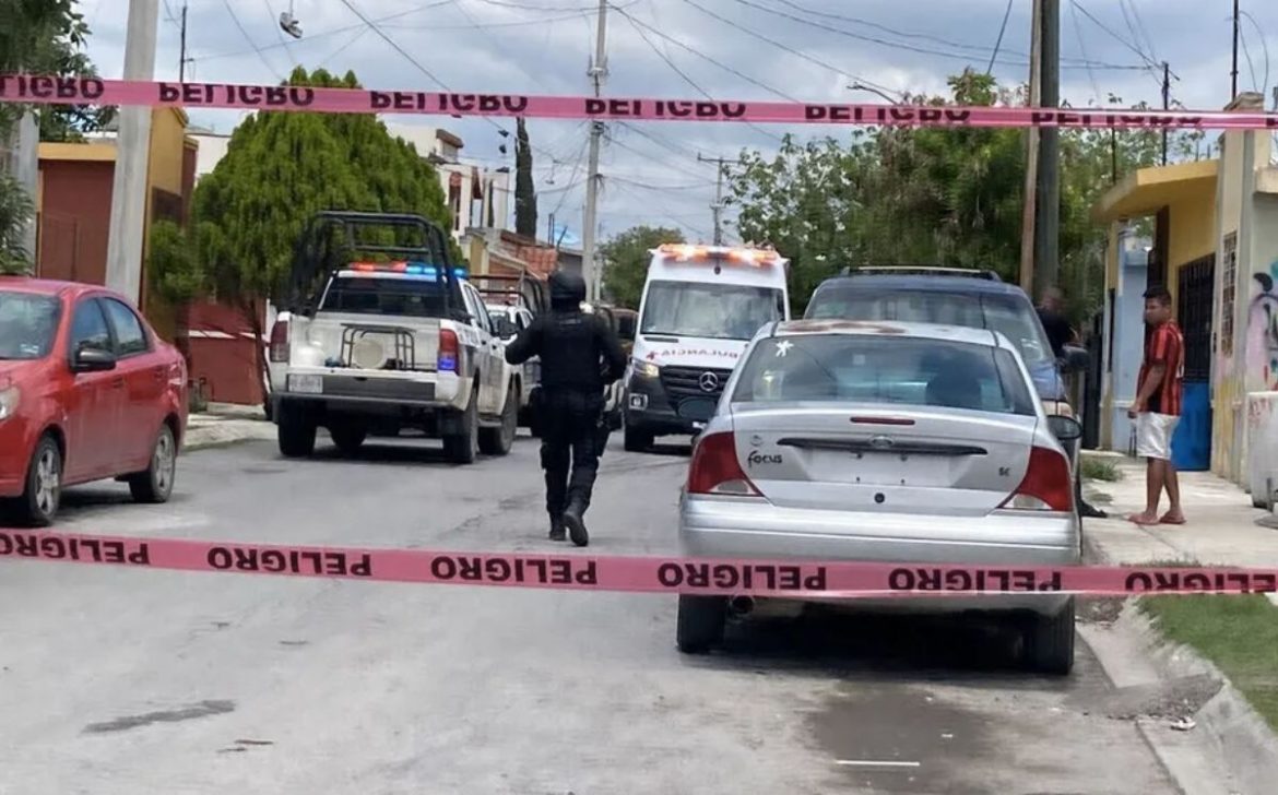 Enfrentamiento a balazos deja un policía muerto en Linares, Nuevo León