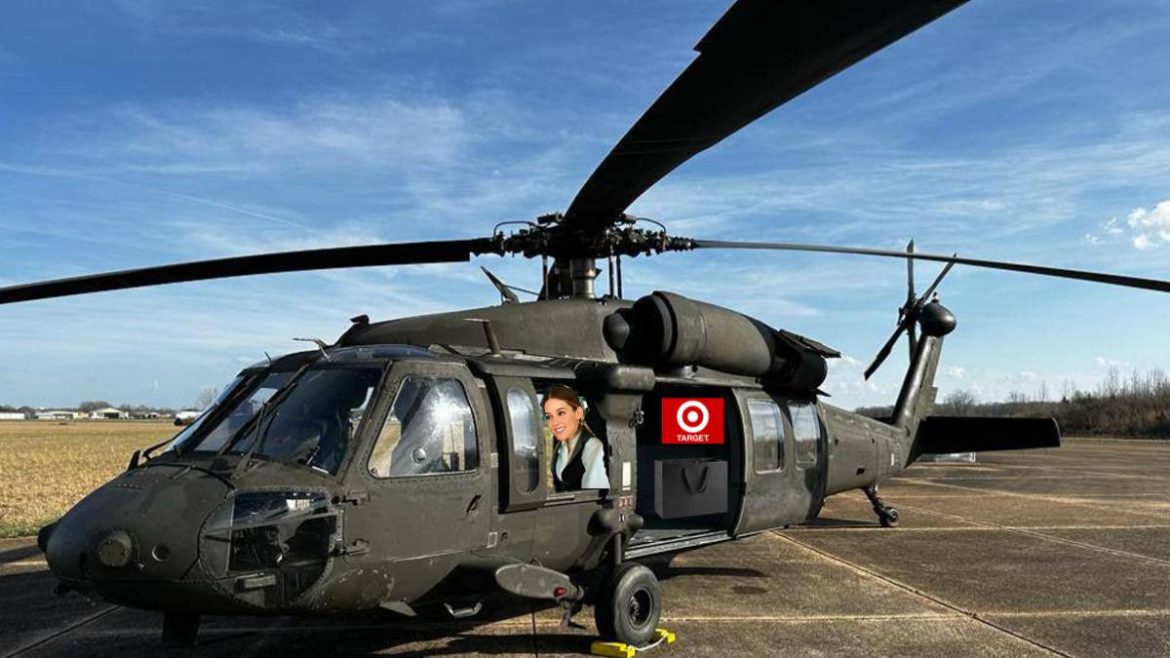 ¡ENCUENTRAN BLACK HAWK! TRAYENDO COMPRAS DE TARGET PARA MARIANA