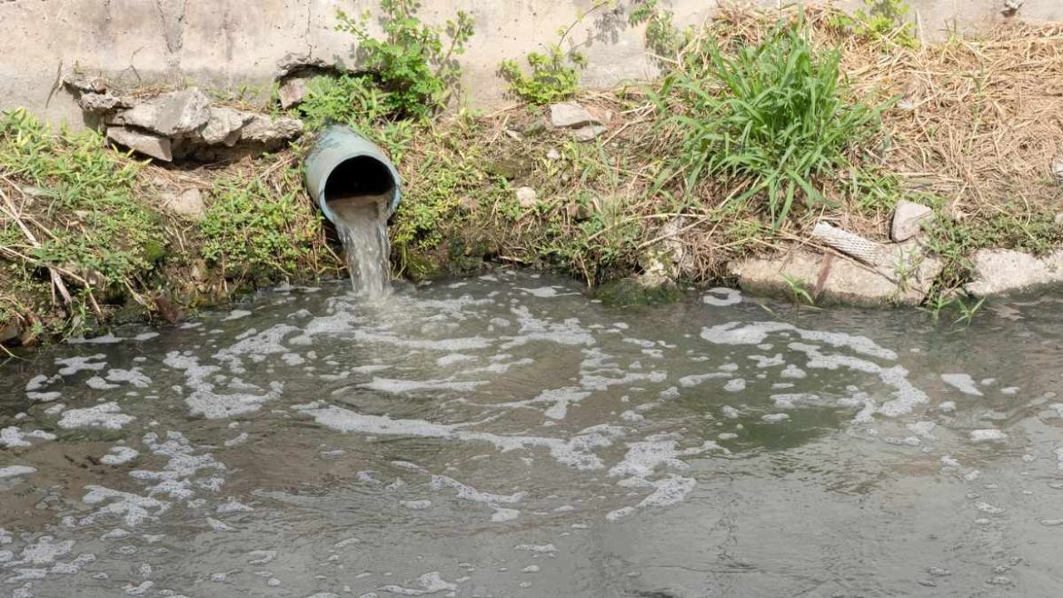 Crisis Ambiental en Nuevo León: 64 Afectados por Aguas Negras