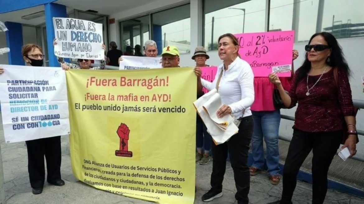 Neoleoneses Indignados Exigen la Renuncia de Director de AyD