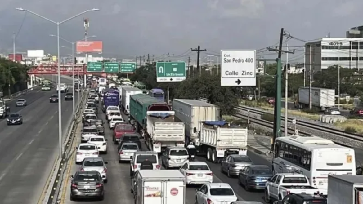 Caos Vial en NL por Reanudación de Clases